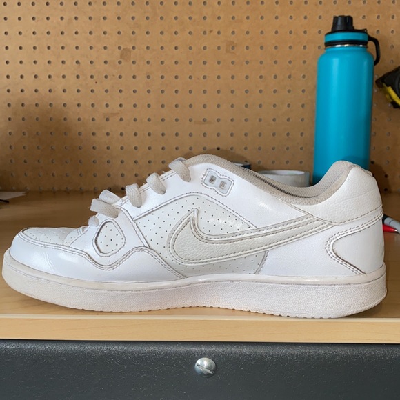 Nike Force All white Sneaker - Picture 11 of 16